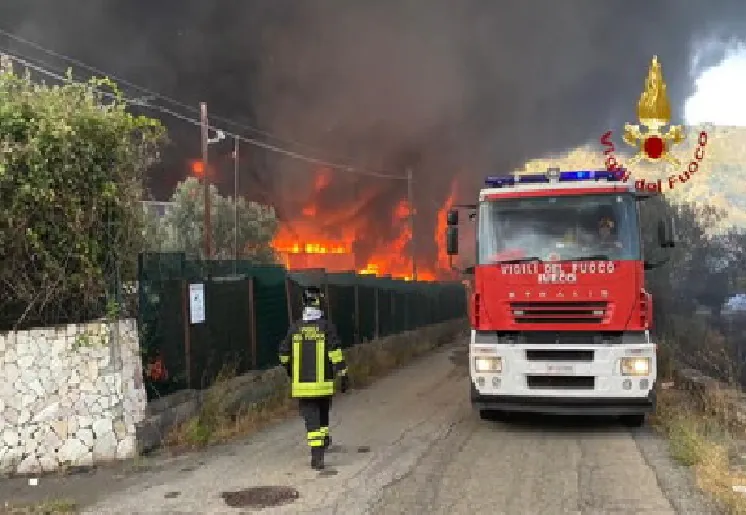Gasdotto in fiamme, paura nel Casertano