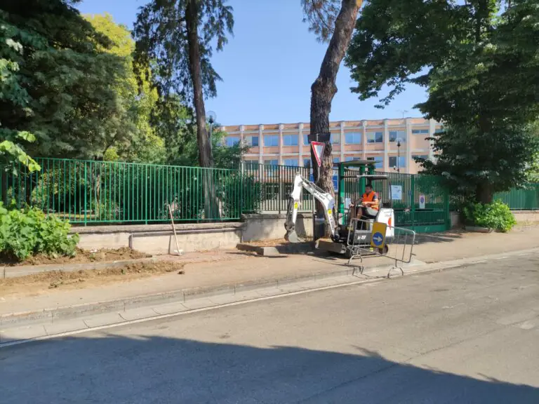 Marciapiedi e barriere architettoniche, partiti i lavori in città | LE FOTO
