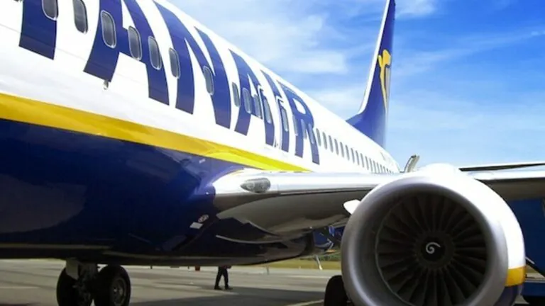 Ryanair assume personale: stipendio netto 1400 euro mensili, come candidarsi