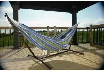 Amaca con supporto: ideale per il relax estivo (scontata del 40% su Amazon)