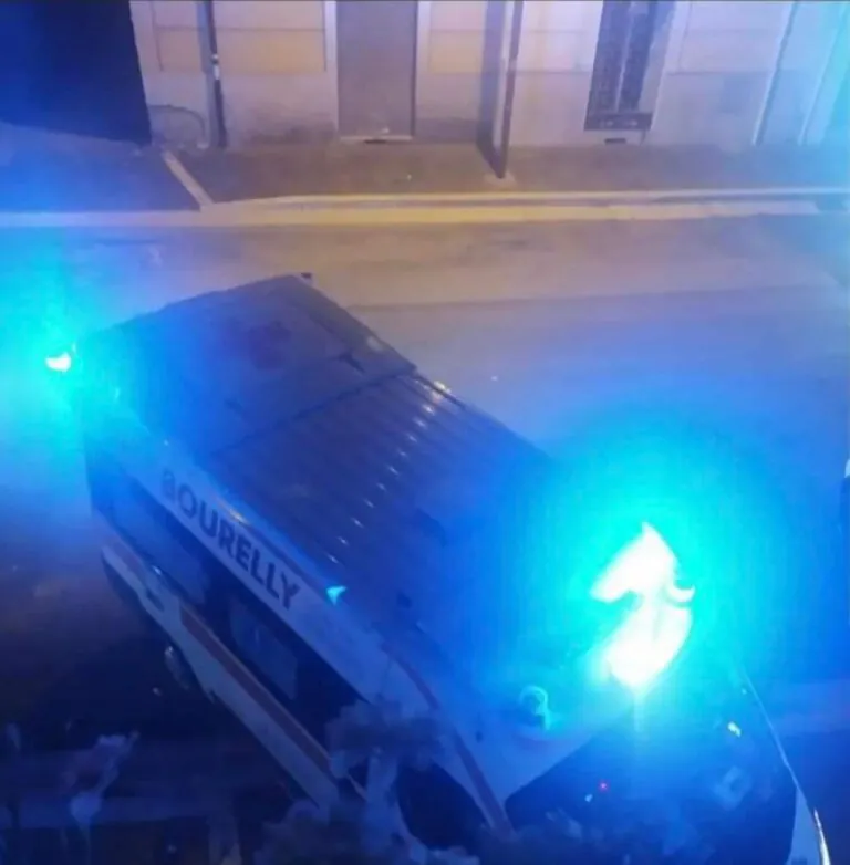 Violento scontro tra auto: giovani finiscono in ospedale