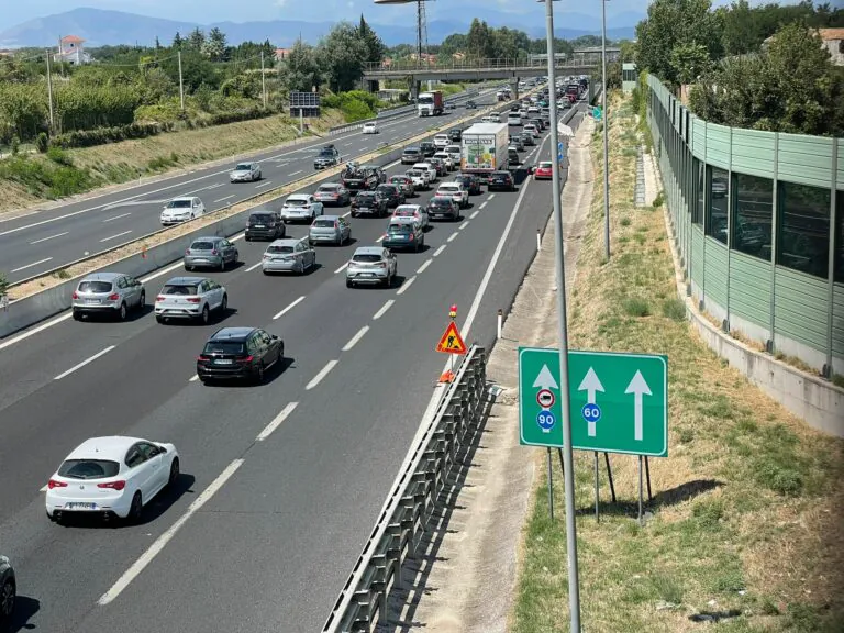 Tragedia in autostrada: donna muore dopo schianto choc. C’è un ferito grave