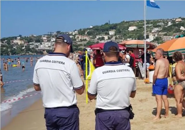 Si tuffa in mare e muore