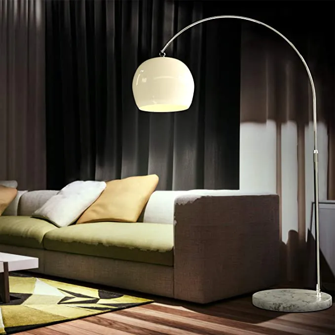 Lampada a stelo per arricchire gli ambienti della casa a prezzo wow su Amazon