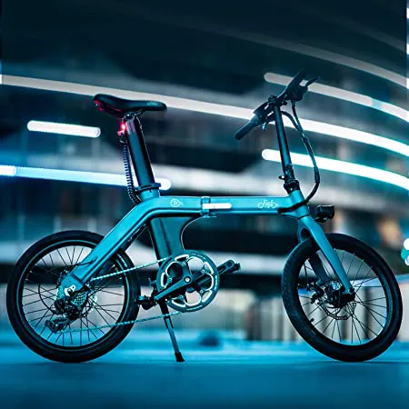 Bicicletta elettrica pieghevole super leggera: autonomia quasi “record”. Impossibile non acquistarla