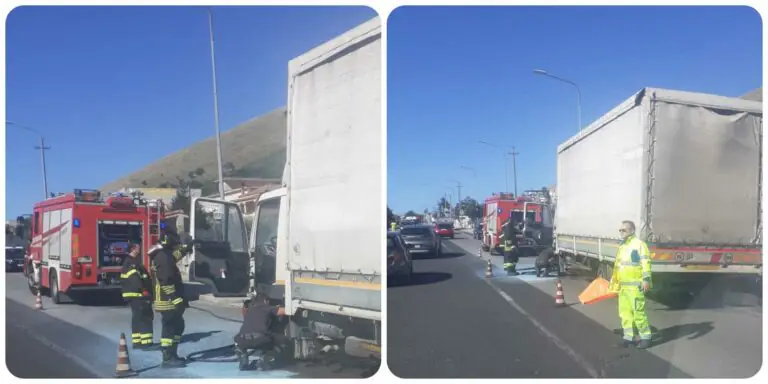 Paura a ridosso della Valle, camion in fiamme: Vigili del Fuoco sul posto