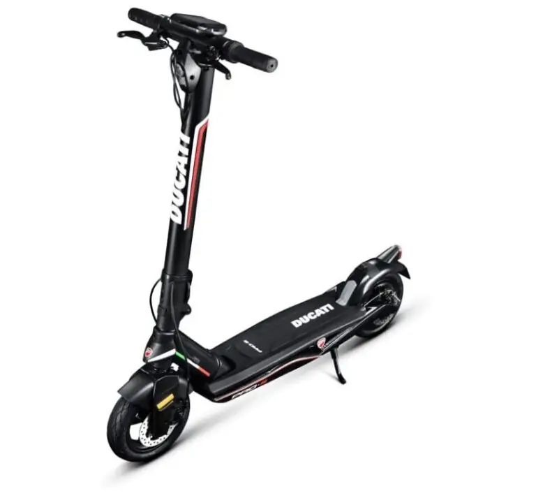 Monopattino elettrico Ducati top di gamma: offerta Amazon assurda (-150€)