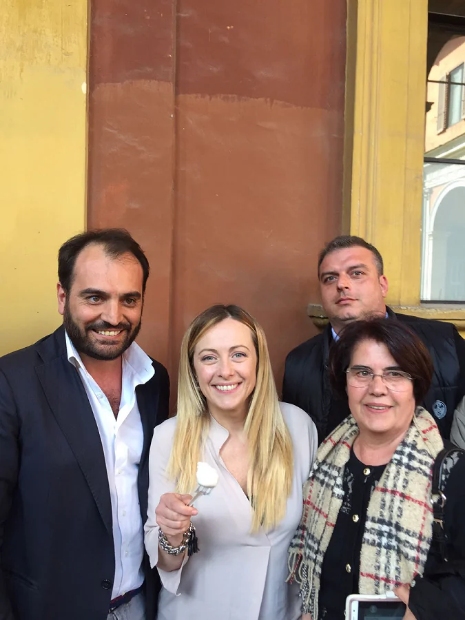 Giorgia Meloni arriva a Caserta