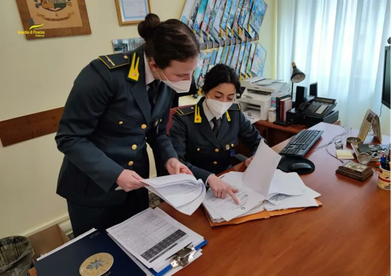 Perquisizione della Finanza dall’avvocato recordman di ricorsi: così passava all’incasso