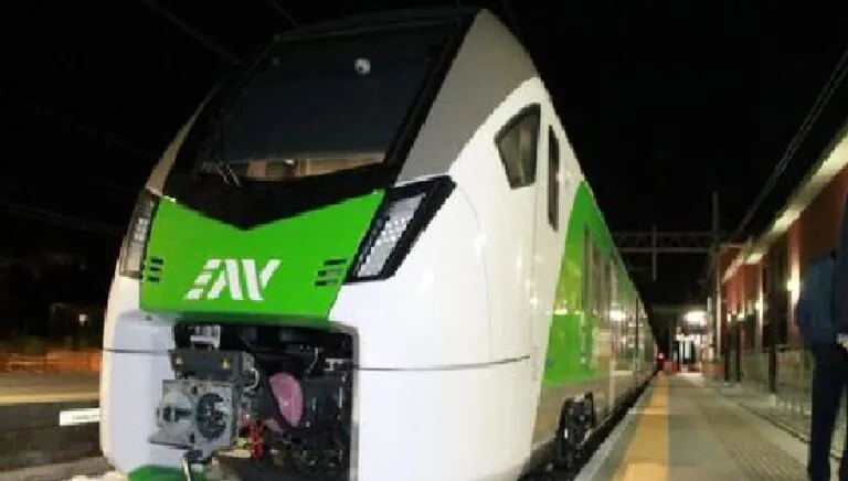 Alifana, arriva nuovo treno per i pendolari casertani: farà 140 km all’ora