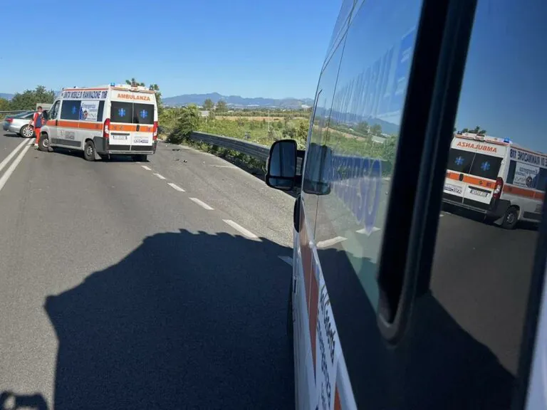 Auto finisce nella scarpata, dramma sulla Statale: muore giovane