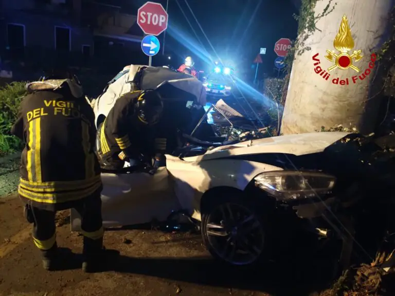 Si schianta contro un albero e muore, ancora sangue nel Casertano