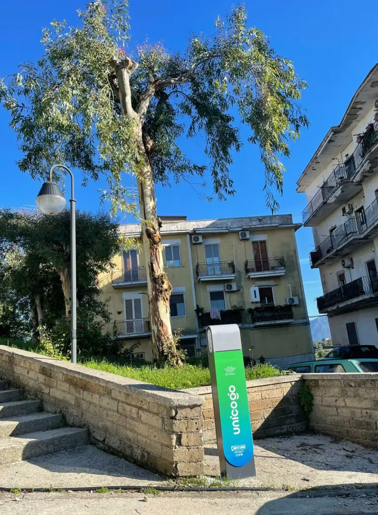 La città green: installate le colonnine per ricaricare auto elettriche