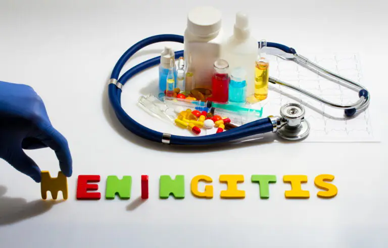 Vaccini: contro la meningite è fondamentale non abbassare la guardia