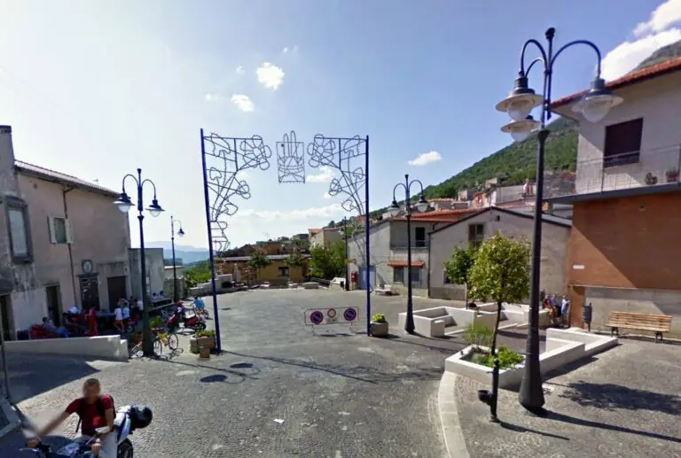 Comune del Casertano isolato da tutti: “Non si può entrare nè uscire”. Blindato l’accesso