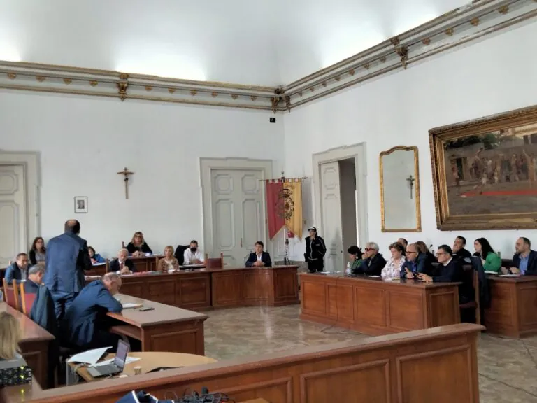 Antenna e siti di stoccaggio rifiuti, invocato Consiglio aperto