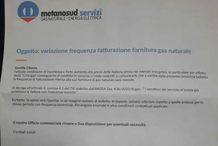 Crisi energetica, raddoppiano mensilità: cittadini protestano