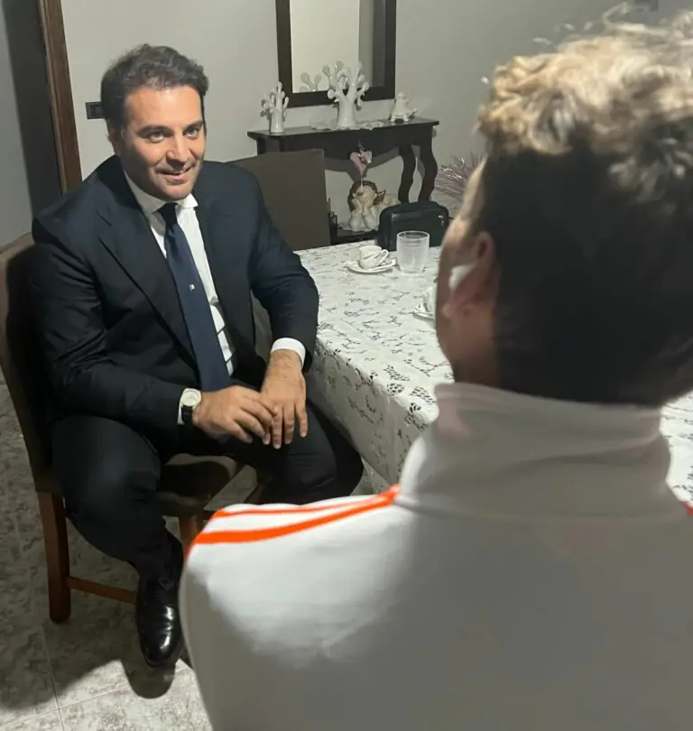 Caos in carcere, il deputato Cangiano incontra l’agente aggredito