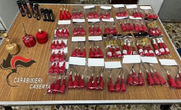 A passeggio con 30 ordigni in un busta