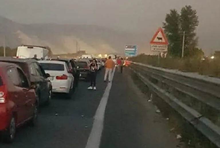 Schianto sulla 7bis dopo sorpasso