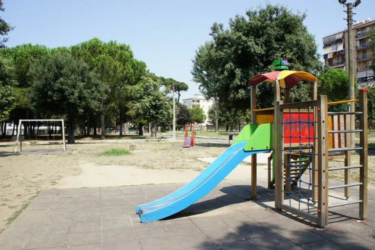 Ladri scatenati: coppia viene derubata nel parco