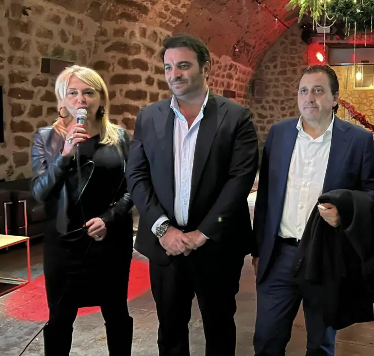Fiume di persone al brindisi di inizio anno di Gimmi Cangiano, ecco tutti gli amministratori presenti