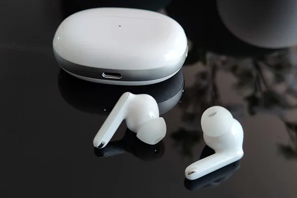 Auricolari Oppo Enco X: design e qualità audio premium firmati Dynaudio a metà prezzo su Amazon