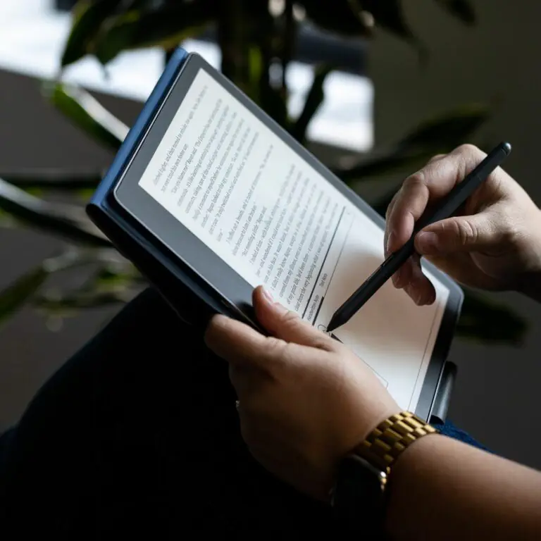 Kindle Scribe: utilissimo per leggere, scrivere, disegnare e prendere appunti. Disponibile su Amazon