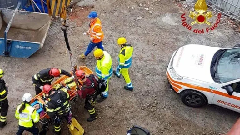 Choc sul lavoro, operaio centrato all’occhio: la corsa disperata