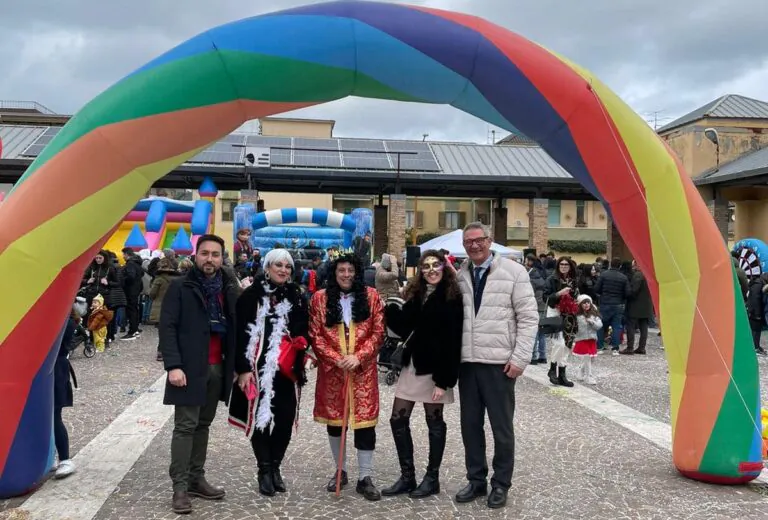 Grandissimo successo per il ‘Carnevale a Casapulla’, la manifestazione colora le strade della città