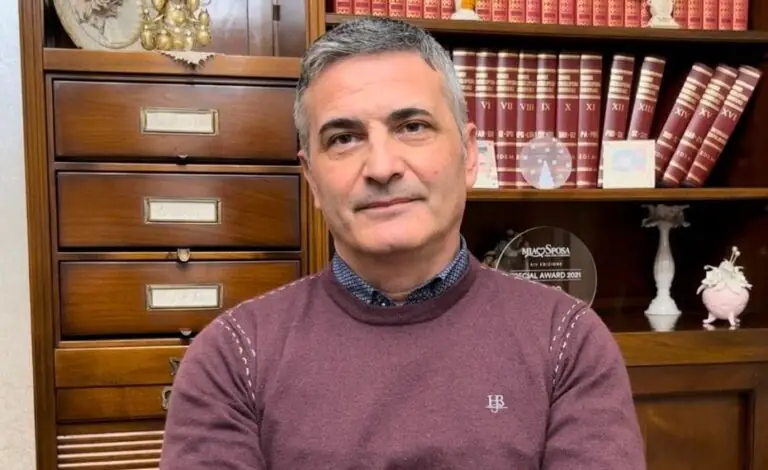 Corruzione, parla il sindaco indagato. Blitz dei militari in Comune e inchiesta prolungata