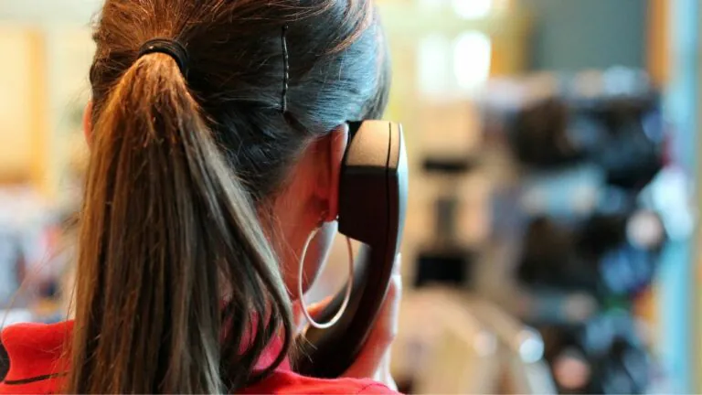 Incassa i bonifici e sparisce: la truffa dell’affitto di casa sbarca sui social