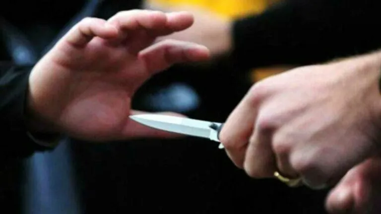 Tentata rapina finisce nel sangue: 2 giovani accoltellati