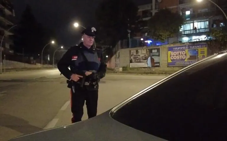 Giovane festeggia il Primo Maggio guidando ubriaco per la Valle: ora non ha la patente