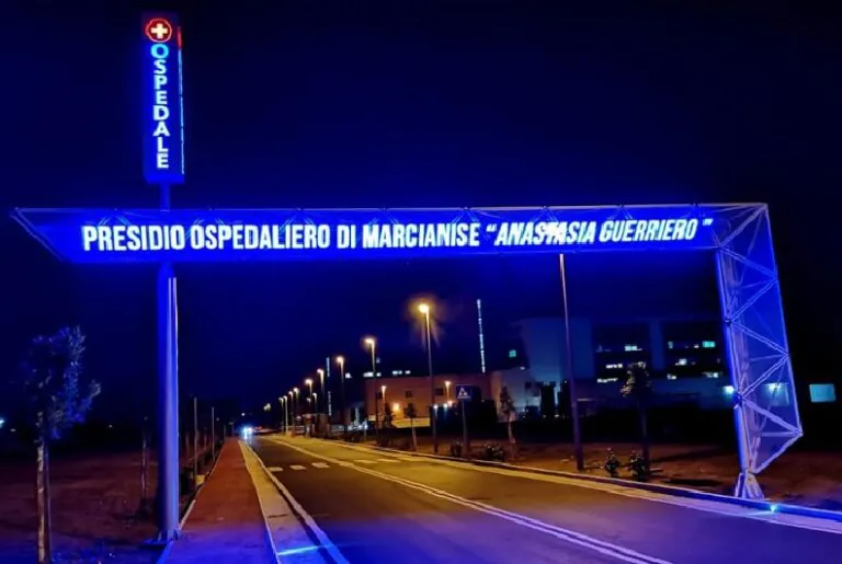 Casertano al collasso, 15 ambulanze ferme al pronto soccorso