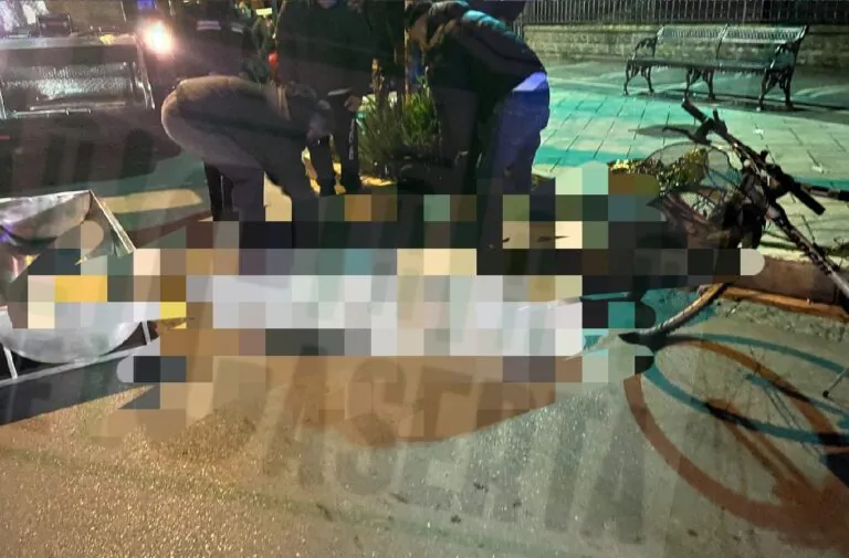 Tragedia nel rione, salma liberata per l’addio. Il testimone: “Un’ora a terra in attesa dei soccorsi”