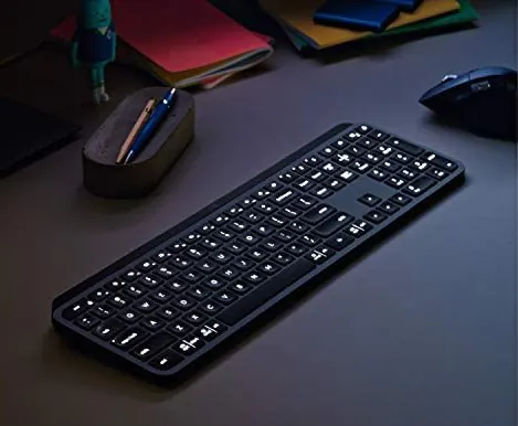 Logitech Tastiera Wireless con Tasti Retroilluminati: dimensioni ridotte e design minimalista. Super sconto Amazon(-33%)