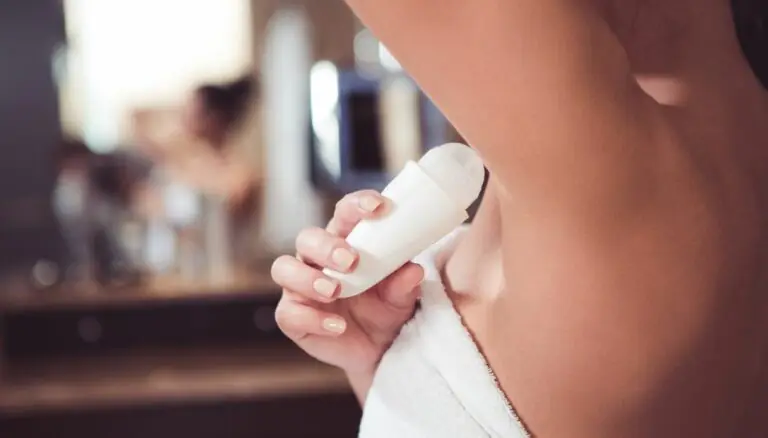 È allarme deodoranti tossici, meglio non comprare quelli a lunga durata: ecco perché