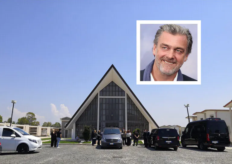 Ray Stevenson, la salma dell’attore cremata nel casertano