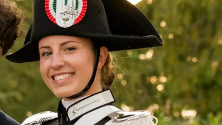 Carabiniera 23enne muore in un incidente stradale: lascia un figlio piccolo