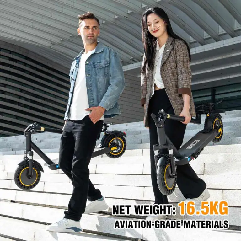 RCB R17 Pro: lo scooter pieghevole con lega di grado aeronautico a prezzo CONVENIENTE (-15%)