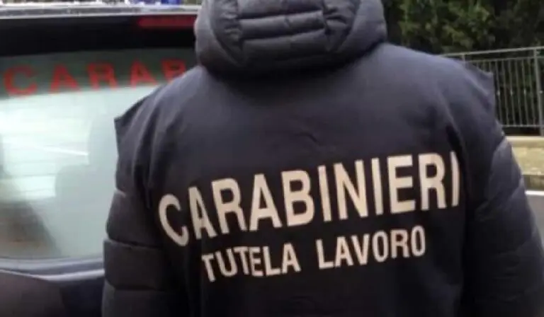Blitz in una casa in ristrutturazione, nei guai finiscono 3 costruttori