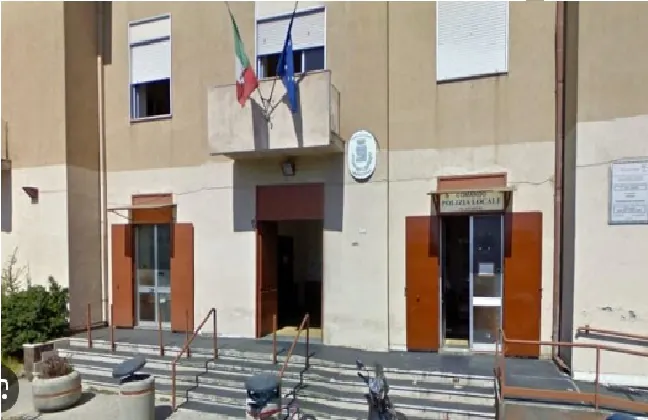 Municipio saccheggiato: uffici comunali chiusi