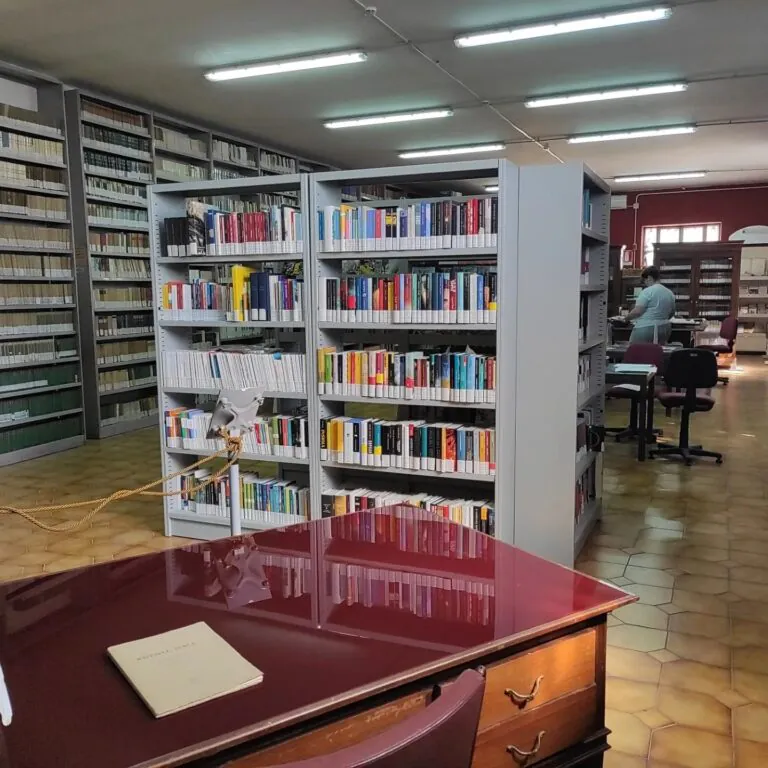 Si cerca un collaboratore di biblioteca all’Università con diploma
