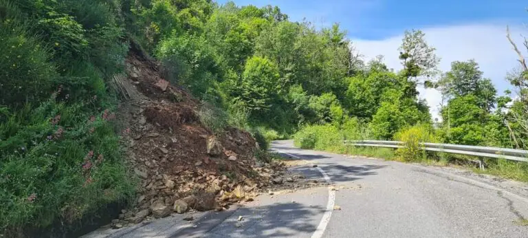 Provinciale chiusa dopo maltempo per rischio frana