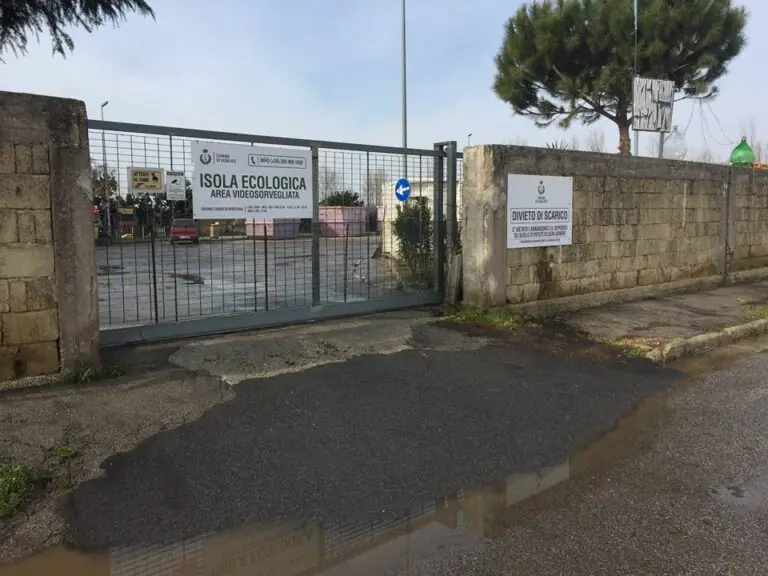 Da oggi l’isola ecologica apre due ore in più
