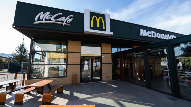 McDonald’s cerca addetto/a alla ristorazione: le info e come candidarsi
