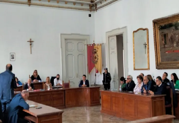 Mozione ZTL non discutibile: “Consiglieri erano a giocare col telefonino”