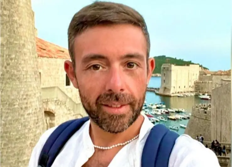 Muore all’improvviso al mare, Peppe torna a casa: l’ultimo viaggio del 38enne per l’addio