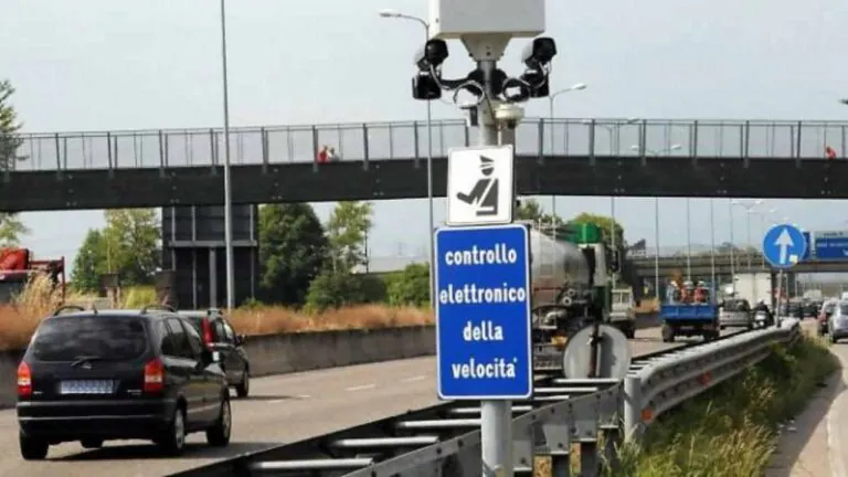Autovelox, ecco il trucco per trovarli che sfugge a molti automobilisti